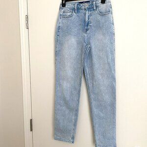 Hollister Super High Rise Mom Jeans, Medium Wash color, Size W27L27